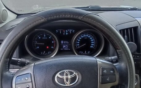 Toyota Land Cruiser 200, 2011 год, 2 680 000 рублей, 4 фотография