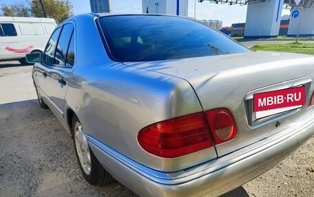 Mercedes-Benz E-Класс, 1998 год, 465 000 рублей, 4 фотография