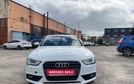 Audi A4, 2012 год, 900 000 рублей, 2 фотография