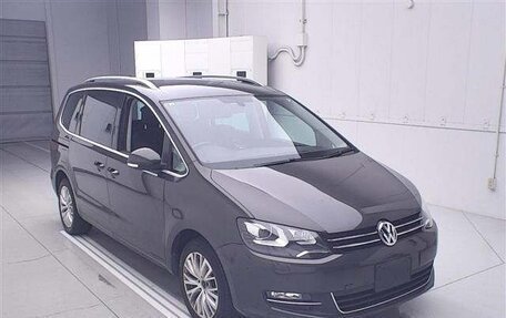 Volkswagen Sharan II, 2015 год, 878 000 рублей, 1 фотография