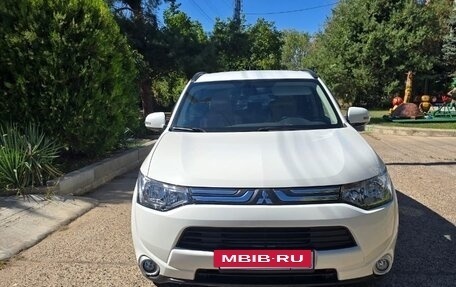 Mitsubishi Outlander III рестайлинг 3, 2012 год, 1 500 000 рублей, 3 фотография