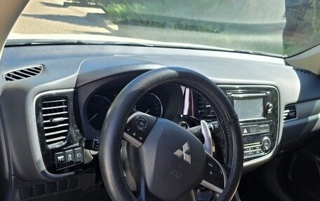 Mitsubishi Outlander III рестайлинг 3, 2012 год, 1 500 000 рублей, 9 фотография