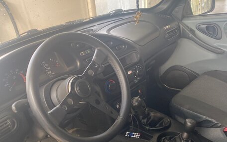 Chevrolet Niva I рестайлинг, 2004 год, 230 000 рублей, 5 фотография