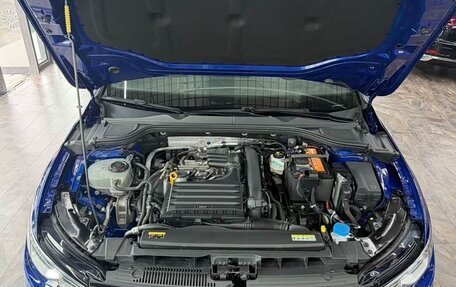 Volkswagen Golf VIII, 2023 год, 2 100 000 рублей, 14 фотография