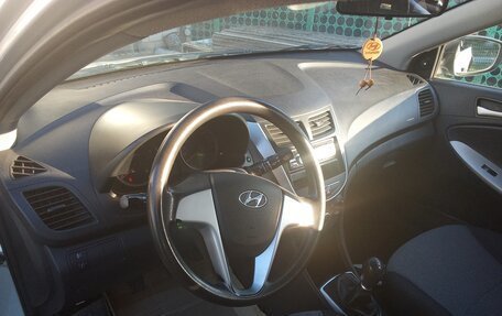 Hyundai Solaris II рестайлинг, 2013 год, 350 000 рублей, 7 фотография