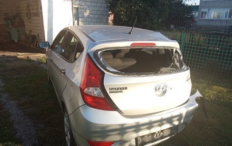 Hyundai Solaris II рестайлинг, 2013 год, 350 000 рублей, 4 фотография