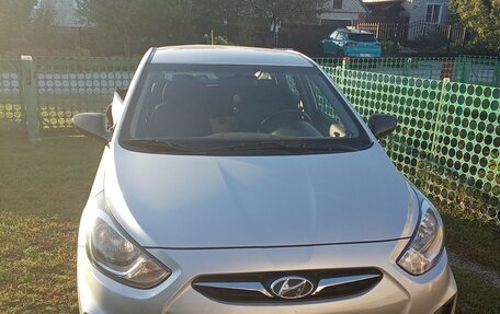 Hyundai Solaris II рестайлинг, 2013 год, 350 000 рублей, 2 фотография