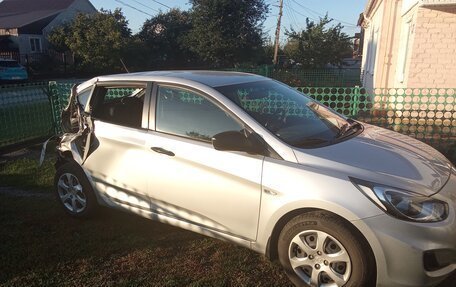 Hyundai Solaris II рестайлинг, 2013 год, 350 000 рублей, 6 фотография