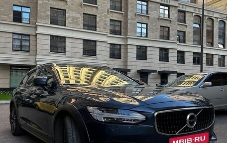 Volvo V90 Cross Country I рестайлинг, 2018 год, 3 600 000 рублей, 2 фотография