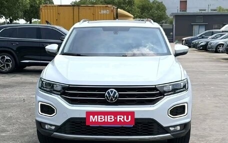 Volkswagen T-Roc I, 2022 год, 1 730 000 рублей, 2 фотография