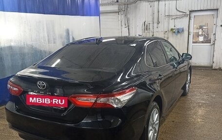 Toyota Camry, 2021 год, 2 200 000 рублей, 4 фотография