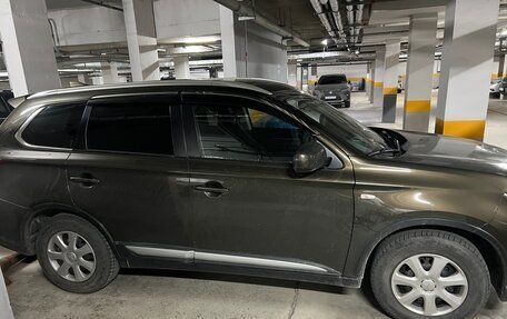 Mitsubishi Outlander III рестайлинг 3, 2019 год, 1 900 000 рублей, 2 фотография