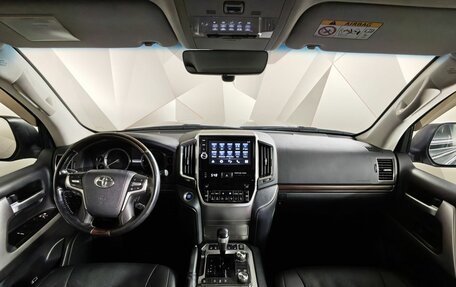 Toyota Land Cruiser 200, 2018 год, 6 200 000 рублей, 14 фотография