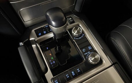 Toyota Land Cruiser 200, 2018 год, 6 200 000 рублей, 23 фотография