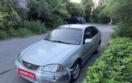 Toyota Avensis III рестайлинг, 2002 год, 250 000 рублей, 1 фотография