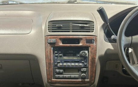 Toyota Ipsum II, 2001 год, 440 000 рублей, 14 фотография