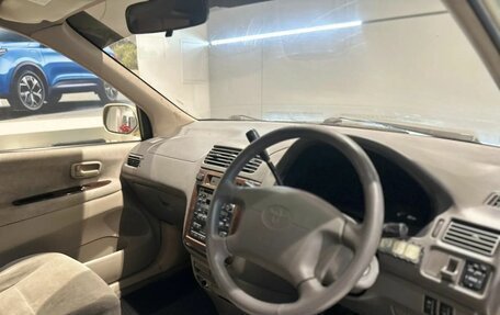 Toyota Ipsum II, 2001 год, 440 000 рублей, 12 фотография