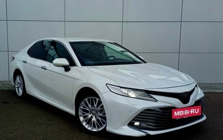 Toyota Camry, 2020 год, 2 700 000 рублей, 4 фотография