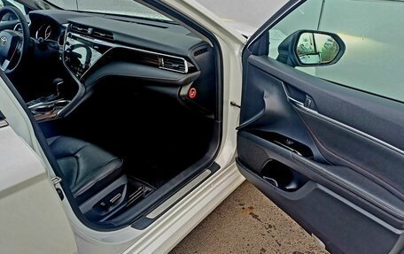 Toyota Camry, 2020 год, 2 700 000 рублей, 17 фотография