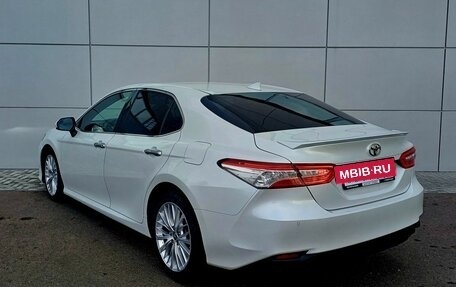 Toyota Camry, 2020 год, 2 700 000 рублей, 8 фотография