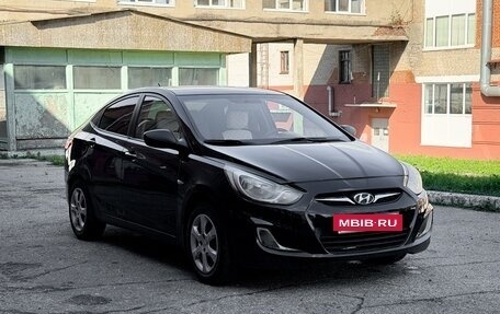 Hyundai Solaris II рестайлинг, 2011 год, 460 000 рублей, 3 фотография