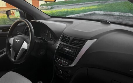 Hyundai Solaris II рестайлинг, 2011 год, 460 000 рублей, 10 фотография