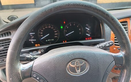 Toyota Land Cruiser 100 рестайлинг 2, 2006 год, 1 500 000 рублей, 2 фотография