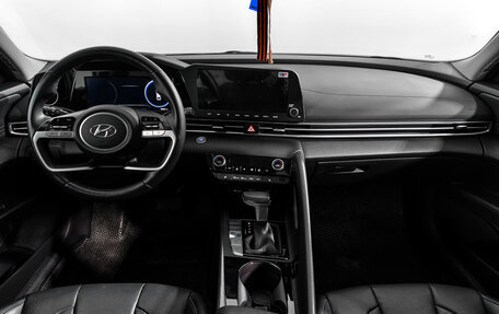 Hyundai Elantra, 2022 год, 2 200 000 рублей, 16 фотография