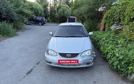 Toyota Avensis III рестайлинг, 2002 год, 250 000 рублей, 3 фотография