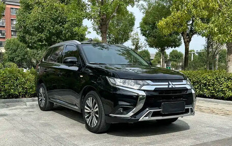 Mitsubishi Outlander III рестайлинг 3, 2022 год, 2 210 000 рублей, 4 фотография