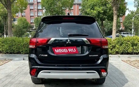 Mitsubishi Outlander III рестайлинг 3, 2022 год, 2 210 000 рублей, 5 фотография