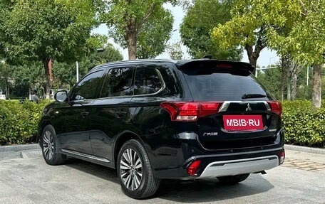 Mitsubishi Outlander III рестайлинг 3, 2022 год, 2 210 000 рублей, 3 фотография