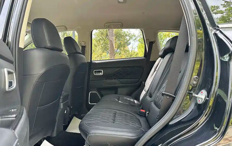 Mitsubishi Outlander III рестайлинг 3, 2022 год, 2 210 000 рублей, 15 фотография