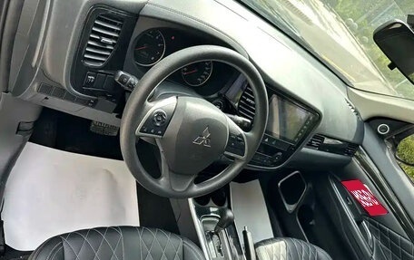 Mitsubishi Outlander III рестайлинг 3, 2022 год, 2 210 000 рублей, 10 фотография