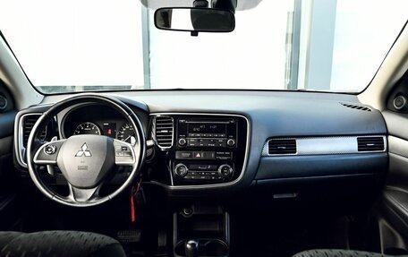 Mitsubishi Outlander III рестайлинг 3, 2013 год, 1 585 000 рублей, 17 фотография