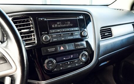 Mitsubishi Outlander III рестайлинг 3, 2013 год, 1 585 000 рублей, 11 фотография