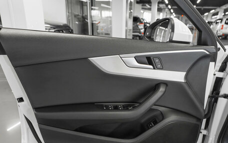 Audi A4, 2019 год, 2 240 000 рублей, 14 фотография