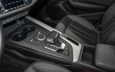 Audi A4, 2019 год, 2 240 000 рублей, 16 фотография