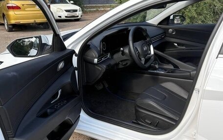Hyundai Elantra, 2023 год, 1 900 000 рублей, 11 фотография