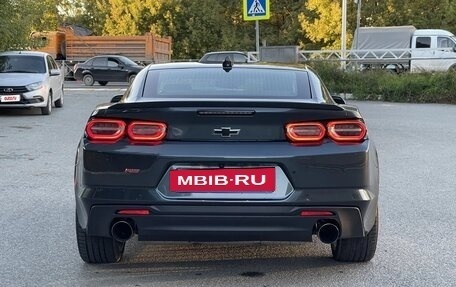 Chevrolet Camaro VI, 2022 год, 3 990 000 рублей, 5 фотография