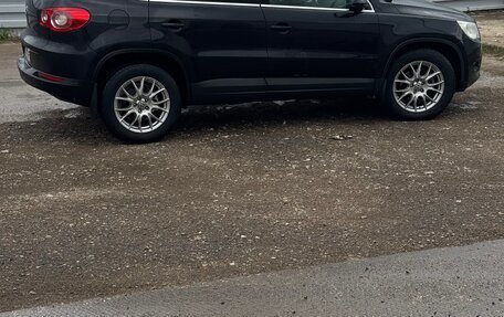 Volkswagen Tiguan I, 2010 год, 940 000 рублей, 2 фотография
