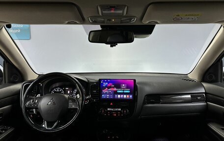 Mitsubishi Outlander III рестайлинг 3, 2018 год, 2 300 000 рублей, 13 фотография