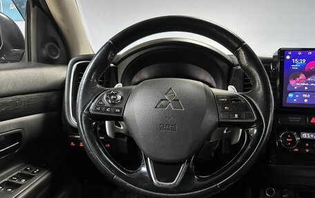 Mitsubishi Outlander III рестайлинг 3, 2018 год, 2 300 000 рублей, 16 фотография