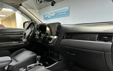 Mitsubishi Outlander III рестайлинг 3, 2018 год, 2 300 000 рублей, 19 фотография