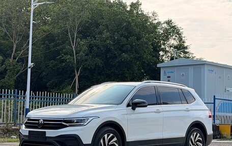 Volkswagen Tiguan II, 2024 год, 2 395 000 рублей, 1 фотография