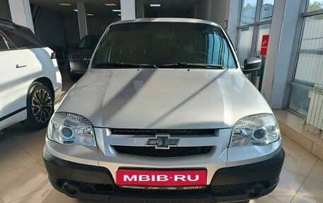Chevrolet Niva I рестайлинг, 2018 год, 775 000 рублей, 2 фотография