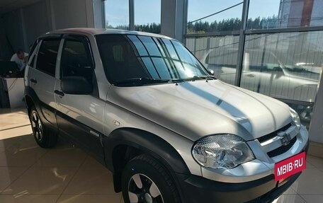 Chevrolet Niva I рестайлинг, 2018 год, 775 000 рублей, 3 фотография