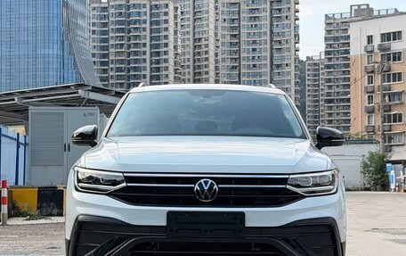 Volkswagen Tiguan II, 2024 год, 2 395 000 рублей, 2 фотография