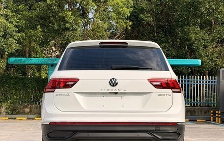 Volkswagen Tiguan II, 2024 год, 2 395 000 рублей, 15 фотография