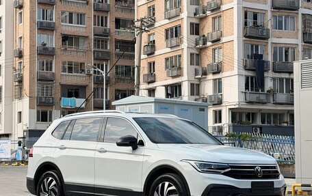 Volkswagen Tiguan II, 2024 год, 2 395 000 рублей, 3 фотография